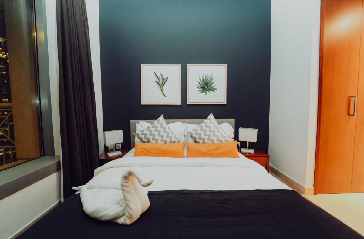 Elegant Downtown 5 Minute Walk To Burj Khalifa & Mall Apartment Dubai